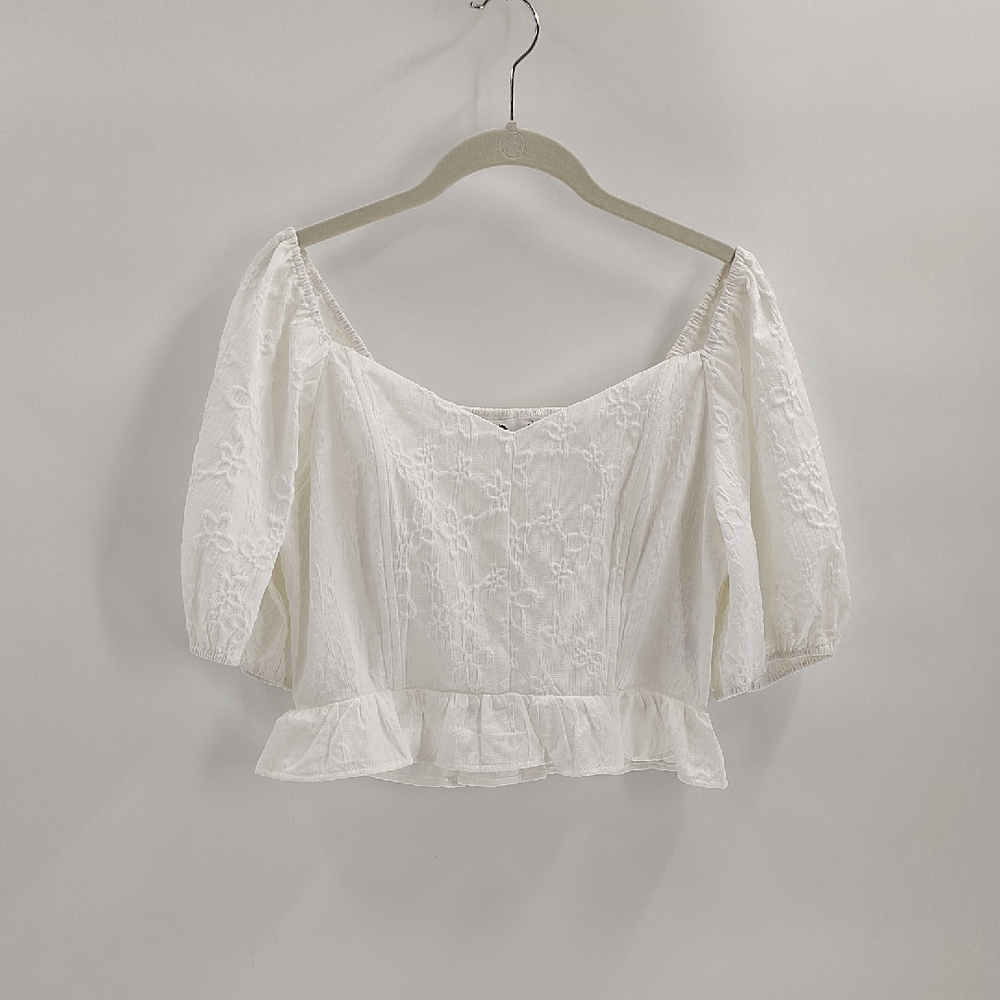 Everyday Chic Crop Top Size Large Smocked Back Embroidered Detail White
